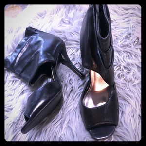 Ankle cuff heels